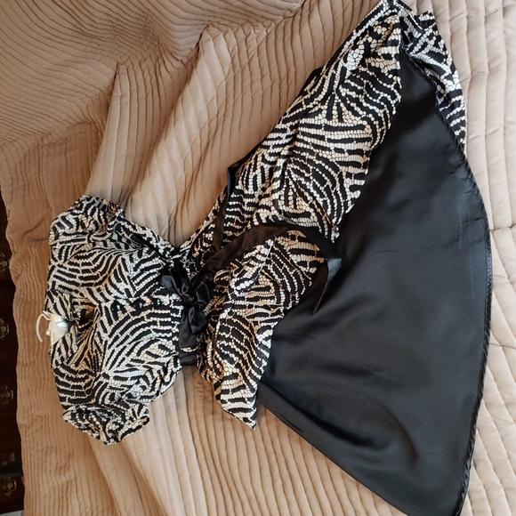 Dress Barn Short Sleeve Black, Beige print long dress size 6 - Picture 4 of 6